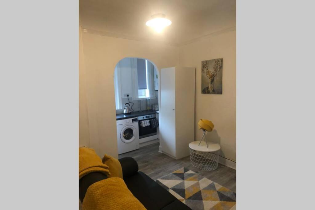 One Bedroom Flat On The Banks Of Loch Lomond Alexandria Exteriör bild