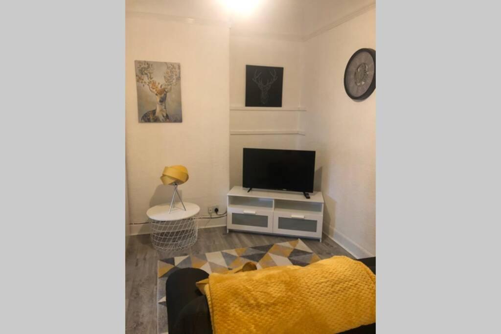 One Bedroom Flat On The Banks Of Loch Lomond Alexandria Exteriör bild