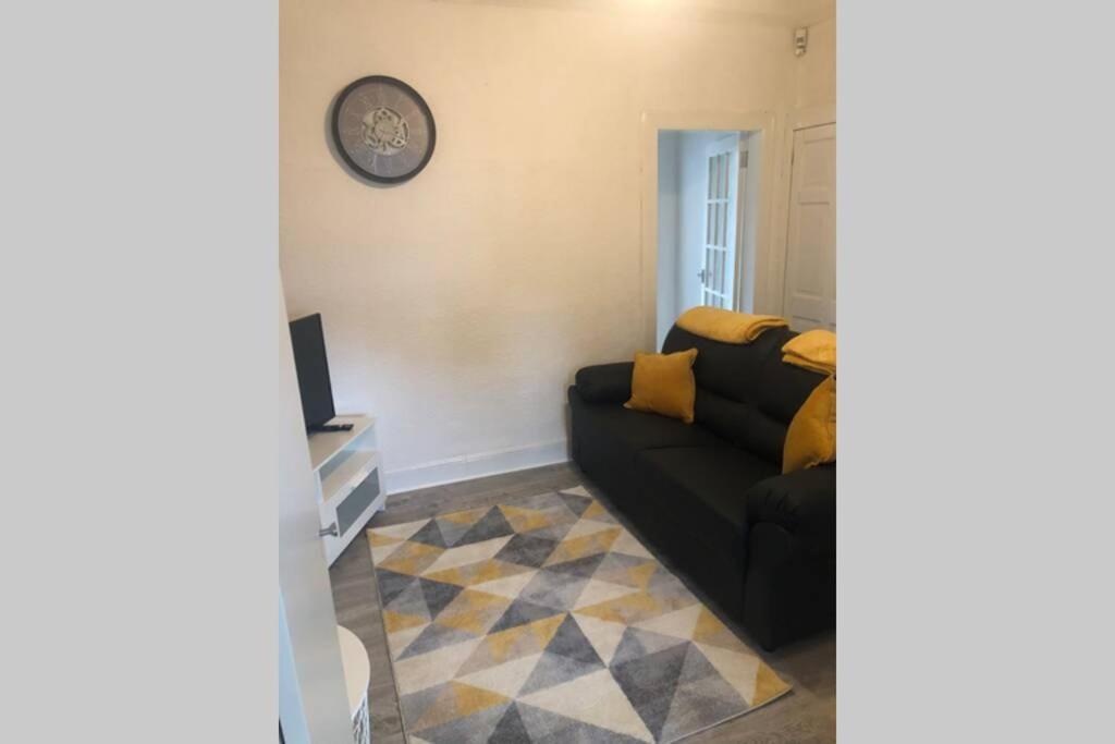 One Bedroom Flat On The Banks Of Loch Lomond Alexandria Exteriör bild